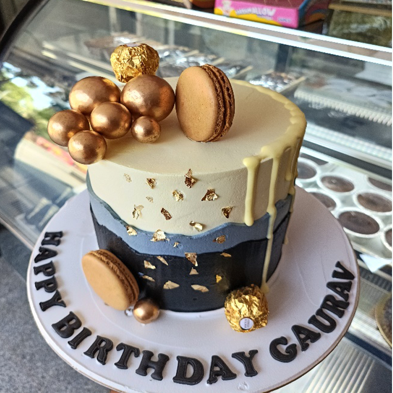 Golden balls theme cake