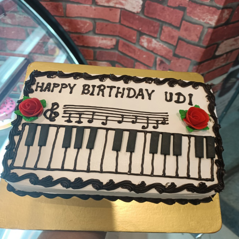 Piano Theme cake for Music lover