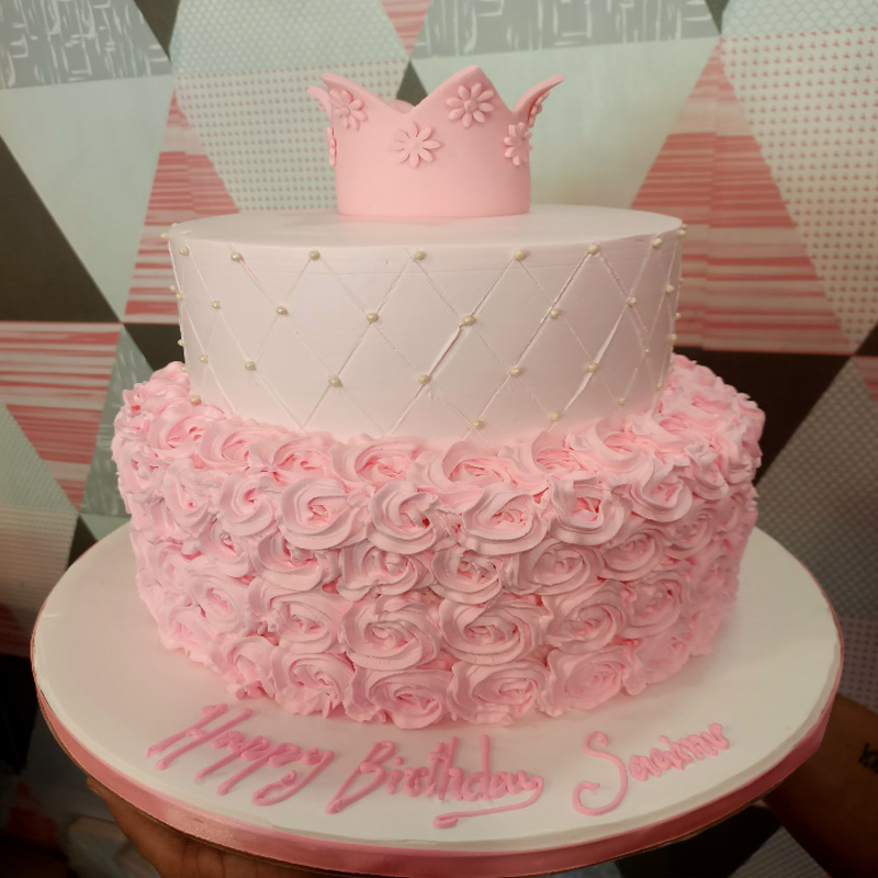 Double layer crown cake with roses