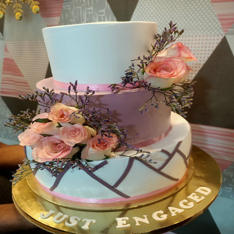 Fresh flowers the cake